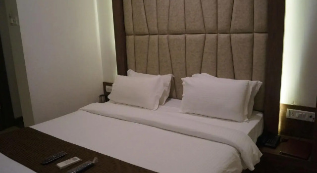 OYO 13468 Hotel Jai Malhar Residency, Забронировать Отель Отели штата Махараштры 3 звезды, 3*