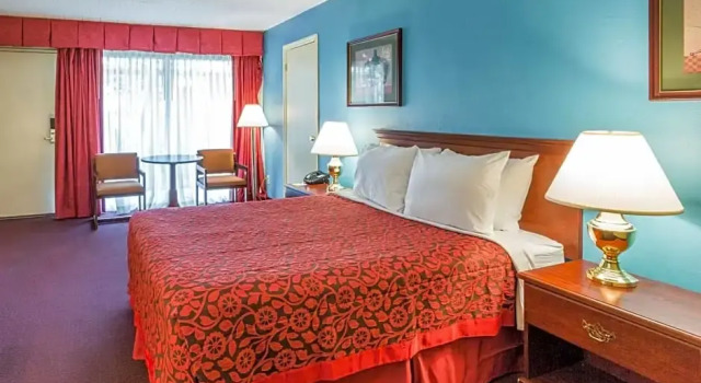 Номер Standard Days Inn by Wyndham East Stroudsburg