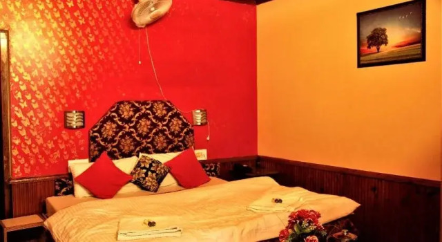 Hotel Chetna & Cottages, Забронировать Отель Отели Манали с парковкой, Парковка