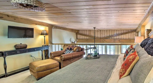 Balcony w/ Hot Tub: Monkey Island Vacation Rental!, Book Lejlighed Monkey Island Oklahoma