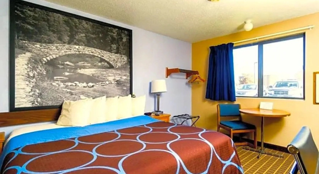 Номер Standard Super 8 by Wyndham Burlington