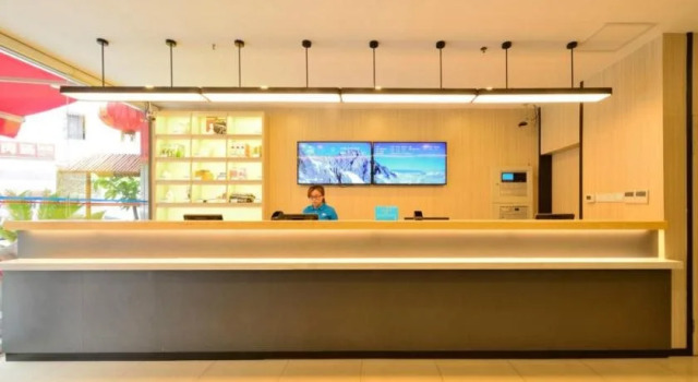 Hanting Hotel Dalian Huanan Square, Book Hotel Hotels in Liaoning with Parking, Parking