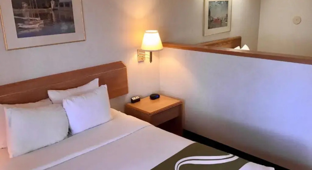 Четырёхместный номер Standard Quality Inn & Suites Wilsonville