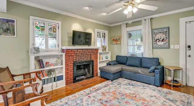 4 Mi to Dtwn! Tranquil Tampa Getaway w/ 2 Decks, Varaa Lomakoti Huvilat kohteessa Florida, Villa