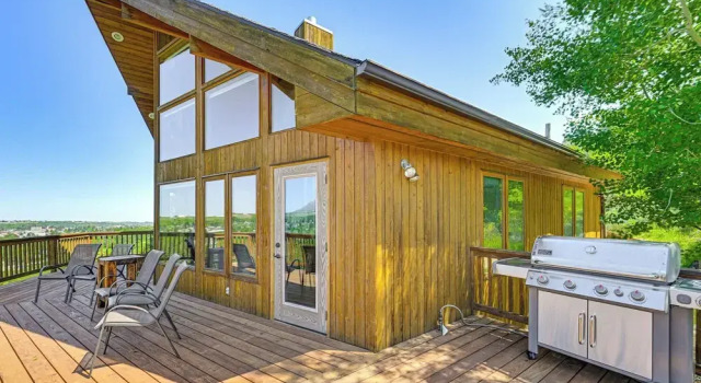 Коттедж 1 Mi to Dtwn Red Lodge: Mtn-view Cabin Getaway