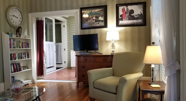Rosemont B&B Cottages, Забронировать Отель «постель и завтрак» Отели Литтлрок с завтраком, рядом с Robinson Center Music Hall, Завтраки