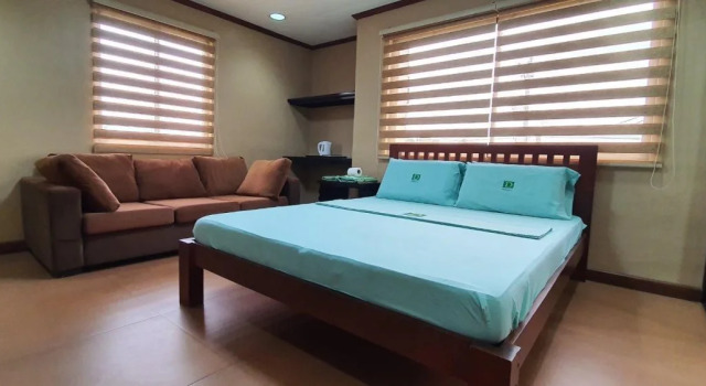 D House Hotel, Book Hotel Hoteller i Daet med parkering, Parkering