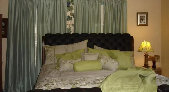 Montgomery Mansion Bed and Breakfast, Buchen Sie Hotel Claysville Pennsylvania
