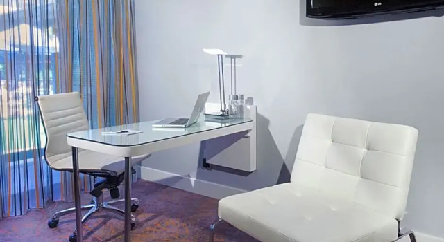 Номер Standard с видом на бассейн Sportsmens Lodge
