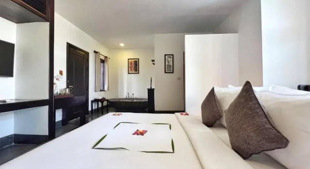 Двухместный номер Deluxe с балконом и с видом на бассейн The Bliss Angkor