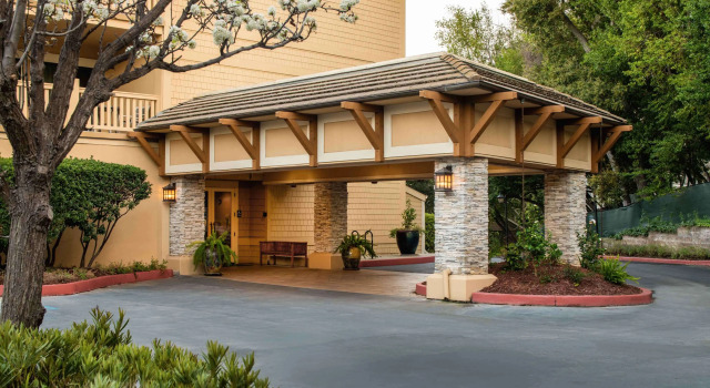 Toll House Hotel Los Gatos, Забронировать Отель Отели Silicon Valley с парковкой, Парковка