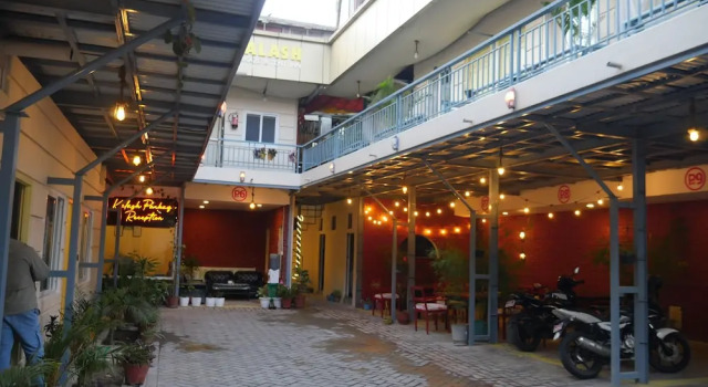 Тент с балконом Kalash Parkaze and Tent Inn