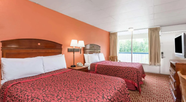Четырёхместный номер Standard Days Inn by Wyndham Fredericksburg North