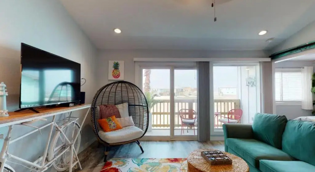 AH-F223 New 2nd Floor Condo, Close to PoolHot Tub, Near Marina & Ferry