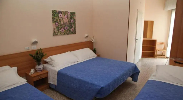 Четырёхместный номер Standard с видом на море Hotel Globus