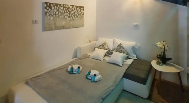 Nice Home in Pag With 2 Bedrooms, Wifi and Private Swimming Pool, Rezerwuj Hotel Pag 