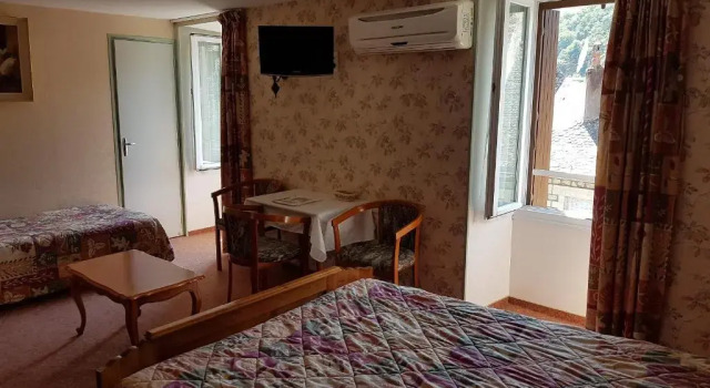 Трёхместный номер Standard с видом на город Hôtel du Lion dOr