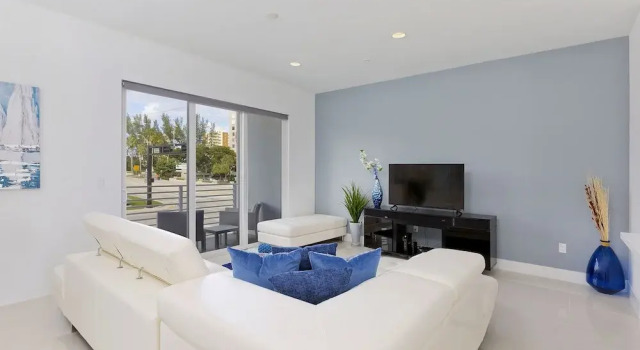1387 N Ocean Townhouse - 4 Br townhouse by RedAwning, Rezerwuj Apartament Hotele w Broward County z parkingiem, Parking