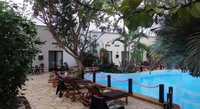 Двухместный номер Standard с видом на бассейн Tropical Hotel