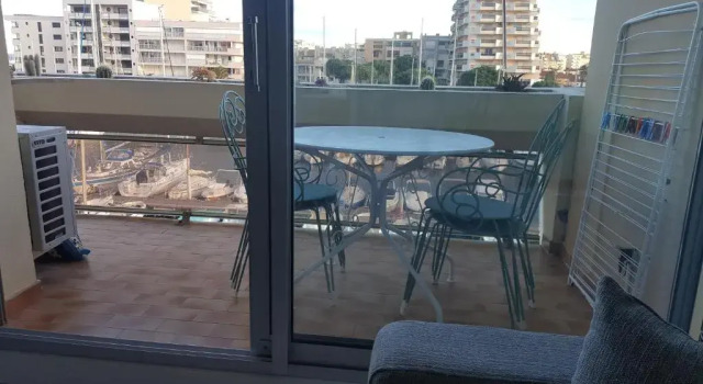 Beau T2 au calme avec parking sublime vue sur port