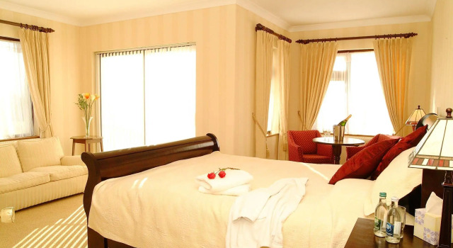 Fernhill Lodge, Book Hotel Carrigaline County Cork