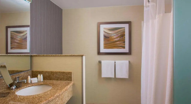 Четырёхместный номер Standard Courtyard by Marriott Nashville Goodlettsville