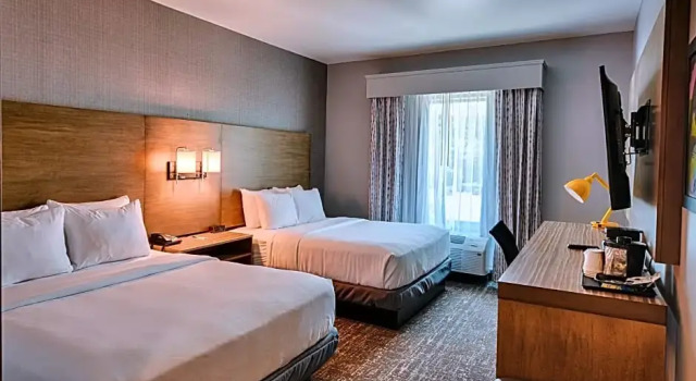 Четырёхместный номер Standard Park Inn by Radisson Florence, SC