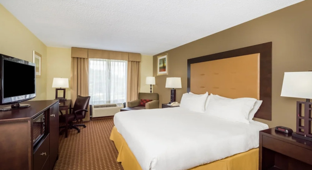 Двухместный номер Standard Holiday Inn Express Hotel & Suites-North East by IHG