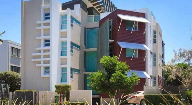 Exceptional Mooloolaba Beach Apt-Beach01