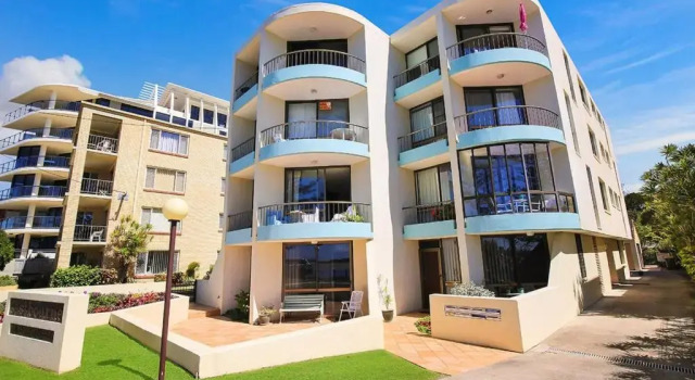 Eastbourne U4, 80 Esplanade, Golden Beach