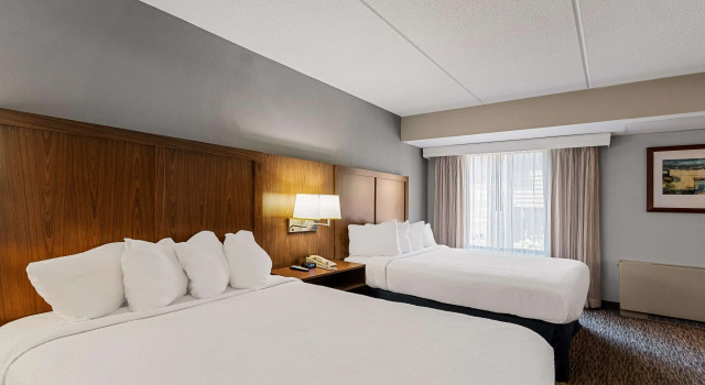 Четырёхместный номер Standard Best Western Bridgeview Hotel