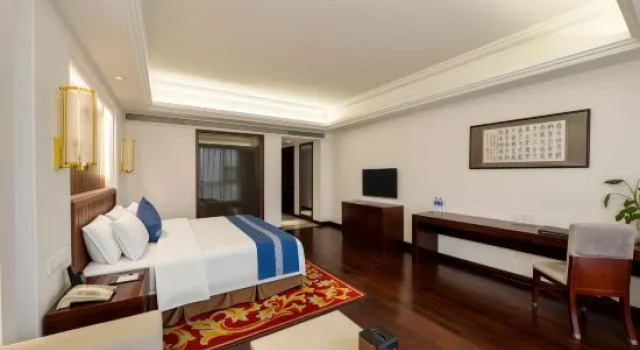 Standardowy dwuosobowy pokój z widokiem na góry Phoenix Grand Hotel Fenghuang