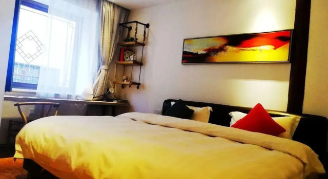 Lijiang Jing Ting Hotel, Забронировать Отель Лицзян Юньнань, рядом с Улица Сквер-стрит Древнего города Даянь