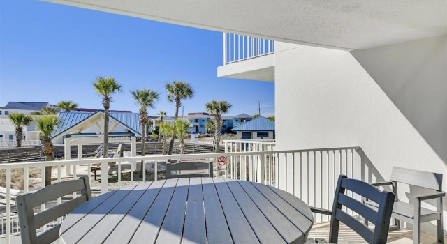 Seacrest 201A is a Studio w/Kitchenette on the Gulf by RedAwning, Book Lejlighed Fort Walton Beach Emerald Coast