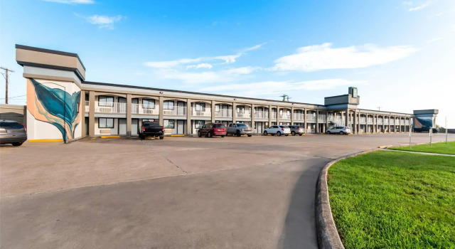 Quality Inn & Suites Port Lavaca near Lighthouse Beach, Varaa Hotelli Hotellit Port Lavaca aamiaisella, Aamiainen