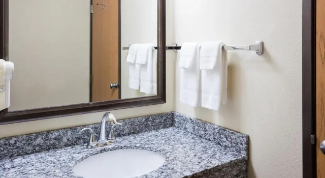 Четырёхместный номер Standard AmericInn by Wyndham Sartell