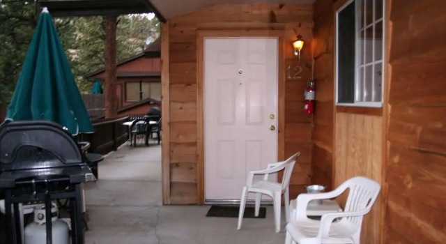 Timber Creek Chalets: 12, Забронировать Шале Отели Эстес-Парк с парковкой, Парковка
