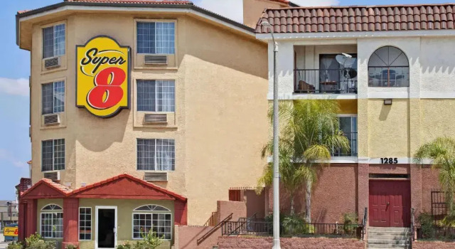 Четырёхместный номер Standard Super 8 by Wyndham Newport News
