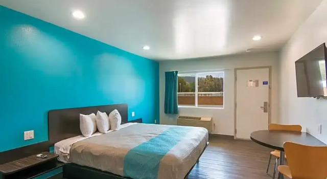 Двухместный люкс Motel 6-South El Monte, CA - Los Angeles