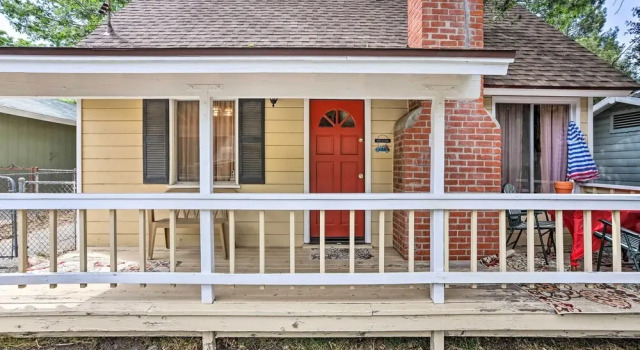 Коттедж Cozy Crestline Cabin, Close to Lakes, Parks!