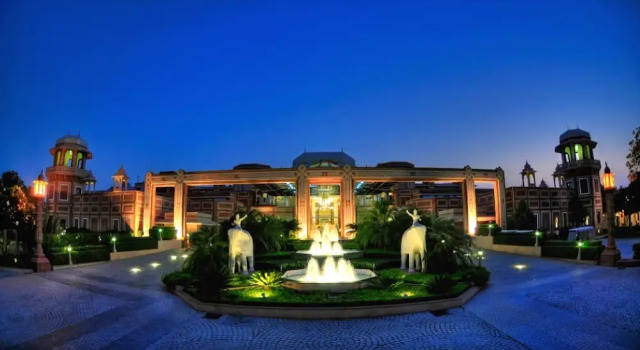 Orient Taj Hotels and Resorts, Забронировать Отель Отели Таджгандж 4 звезды, 4*
