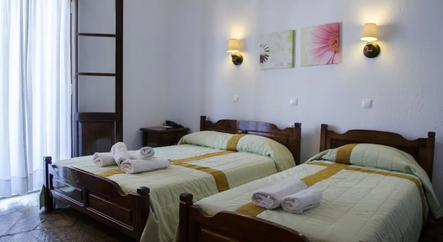 Трёхместный номер Standard с балконом Elli Hotel