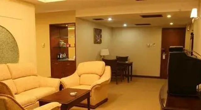 Anhui Fuyang Guomao Hotel - Fuyang, Buchen Sie Hotel SPA-Hotels in Fuyang, SPA