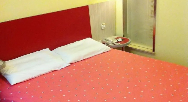 Home Inn Shanghai Xujiahui, Varaa Hotelli Xuhui 