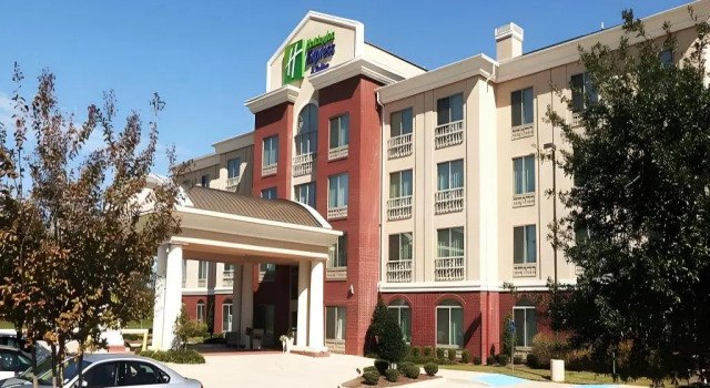 Holiday Inn Express & Suites West by IHG