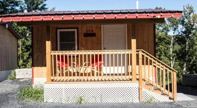 Четырёхместный номер Standard King Hendrick Motel