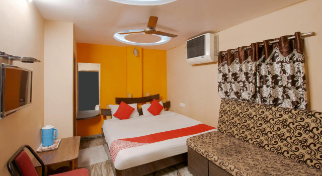OYO 71754 Hotel Ragas, Rezerwuj Hotel Hotele w Andhra Pradesh z parkingiem, Parking