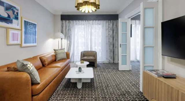 Двухместный люкс с балконом The Sebel Melbourne Flinders Lane
