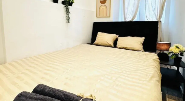 Elegant 5BR Home Ideal for Families, Rezerwuj Apartament Hotele w Wiedeń z parkingiem, Parking