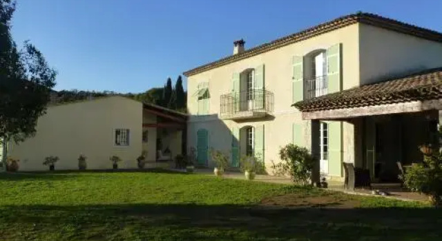 Chambre dhôtes "La Bastide des Eucalyptus", Забронировать Отель Антиб Приморские Альпы, рядом с Aquasplash